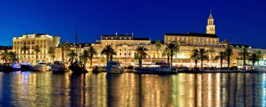 Şaşırtıcı Split waterfront akşam panorama