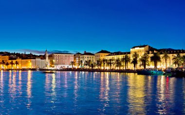 Şaşırtıcı Split waterfront akşam panorama