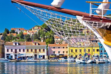 Island Losinj renkli waterfront