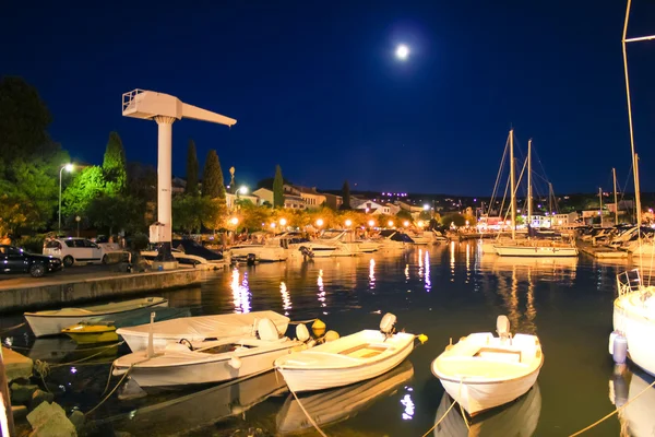 Večerní pohled na přístav na ostrově Krk Malinska — Stock fotografie