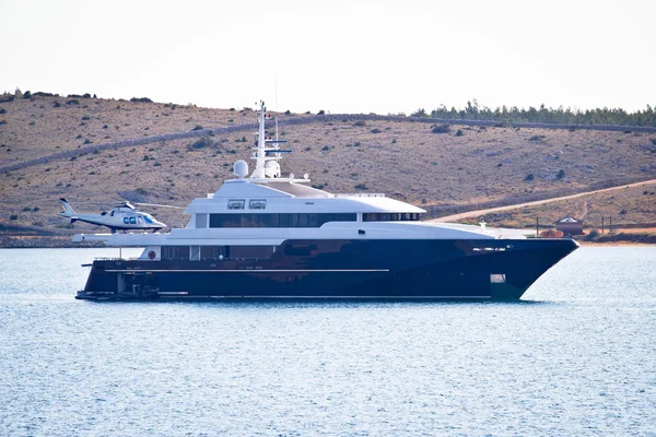 Loxury yacht with helicopter onboard — Stock Photo, Image