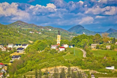 Yeşil tepeler ve Zagorje kiliseleri