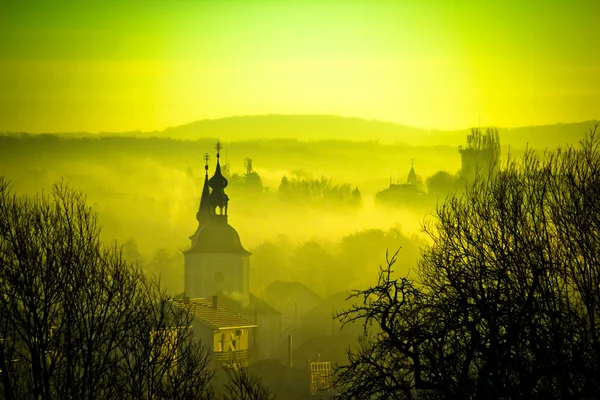 Gouden dageraad in Pasen Europese stad van Krizevci — Stockfoto