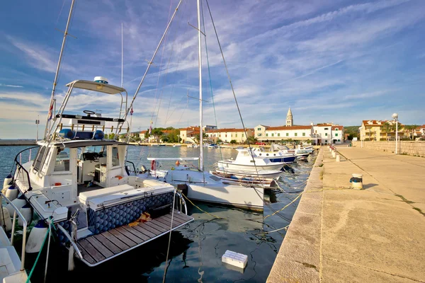 Turanj village en Dalmatie vue sur la mer — Photo