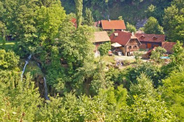 korana nehrinde rastoke köy