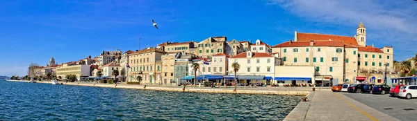 Sibenik waterkant het platform panoramisch uitzicht — Stockfoto