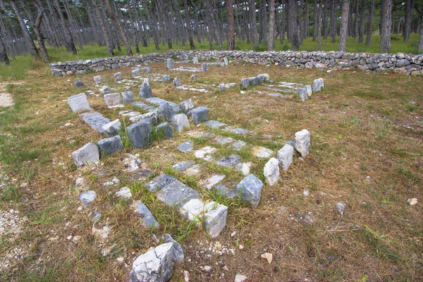 Селище Міріла - історичний кам'яні могили в Далмації — стокове фото