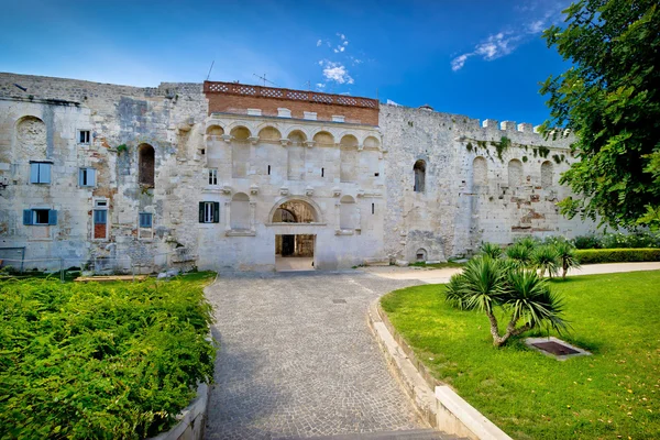 Grande parede de pedra do antigo centro histórico Split — Fotografia de Stock