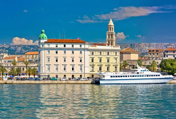 Stad Split waterkant het platform weergave — Stockfoto