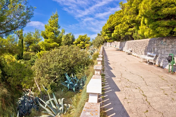 Split mediterrán gyalogjáró felett a Marjan-hegy — Stock Fotó
