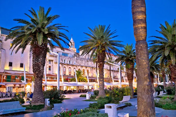 Split Riva paseo marítimo vista de la noche — Foto de Stock