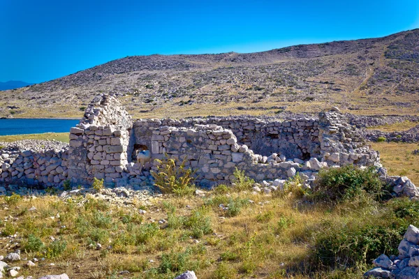 Isola di Krk vecchie rovine di pietra — Foto Stock