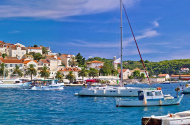 Yat Limanı Hvar adası