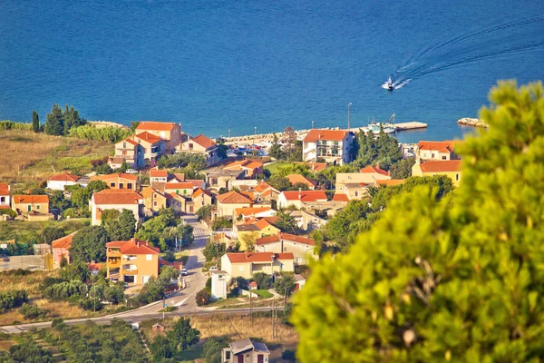 Villaggio costiero sull'isola di Pasman — Foto Stock