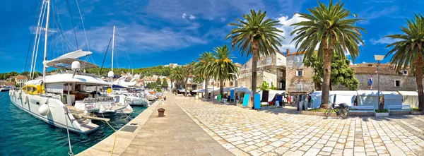 Hvar jachtowej nabrzeża panoramiczny widok — Zdjęcie stockowe