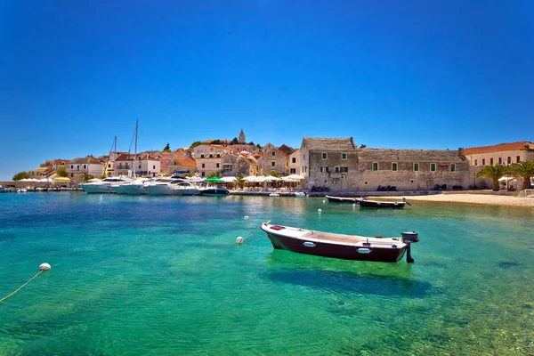 Town of Primosten turquoise waterfront view — Zdjęcie stockowe