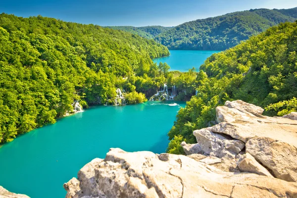 Turquoise water of Plitvice lakes national park — Stock Fotó
