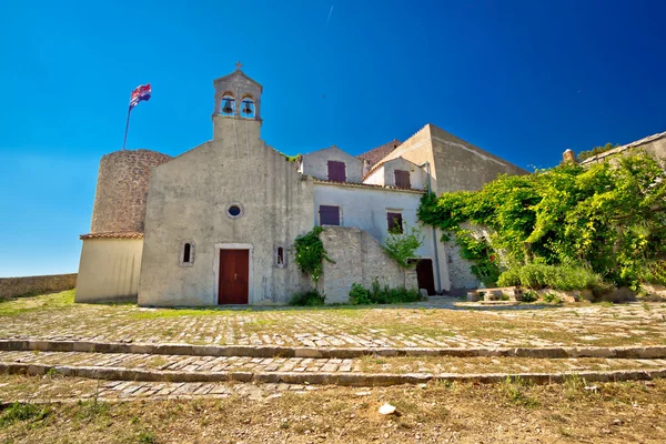 Benkoval historische alte steinerne Stadtfestung und Kapelle — Stockfoto