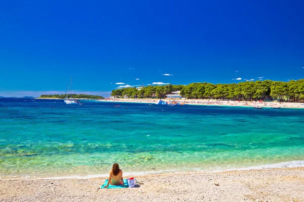 Primosten turkuaz Adriyatik beach — Stok fotoğraf