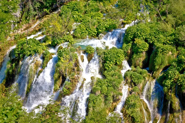 Tufa waterfalls of Plitvice lakes national park — Stock Photo, Image