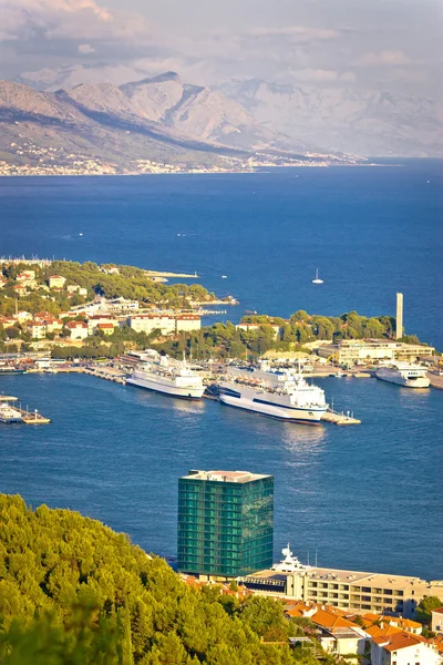 Split Hafen und Biokovo Bergblick — Stockfoto