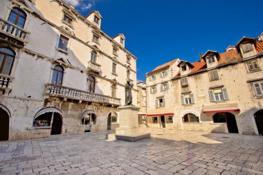 Square of Radic brothers in Split