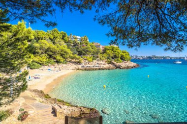 Palma de Mallorca yakınlarındaki Cala Kontes plajı manzaralı, Mallorca Adası, İspanya 'nın Balear adaları