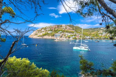 Andratx Limanı manzaralı sahil villaları ve manzara manzarası, Mallorca Adası. İspanya 'nın Balear adaları.