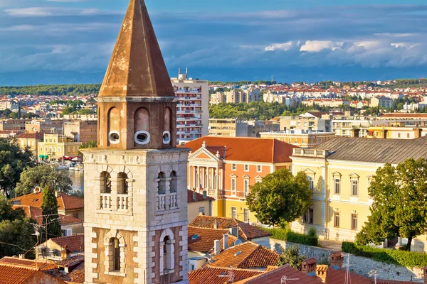 Monumenten van de stad Zadar en stadsgezicht bekijken — Stockfoto