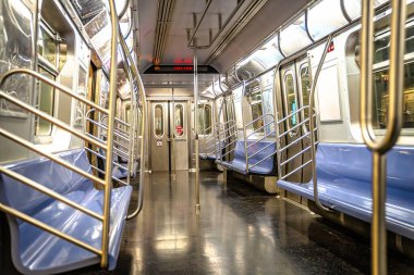 New York metrosu boş vagon manzaralı. NYC 'nin toplu taşımacılığı, Amerika Birleşik Devletleri