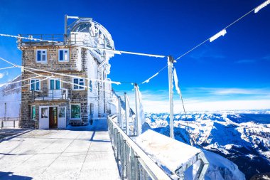 Sphinx tepesindeki Jungfraujoch gözlem güvertesi donmuş kış manzarası, İsviçre 'nin Berner Oberland bölgesi