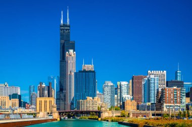 Chicago, ABD. Chicago şehrinin silueti ve nehir manzarası, Illinois eyaleti, ABD