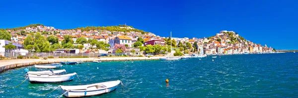 Panoramatický pohled barevné město Šibenik — Stock fotografie