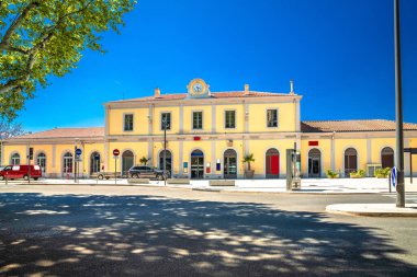 Aix En Provence caddesi ve merkez tren istasyonu manzarası. Provence, Güney Fransa