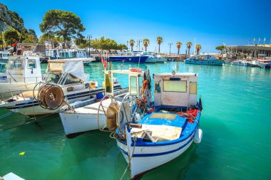 Cassis, Fransa. Fransız Riviera manzaralı liman ve liman manzaralı Idyllic sahil kasabası Cassis. Cote D Azur