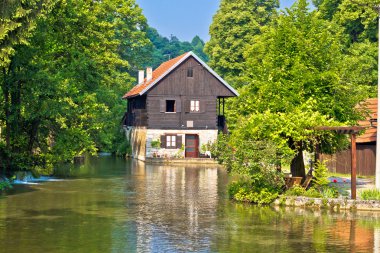 korana nehrinde rastoke köy