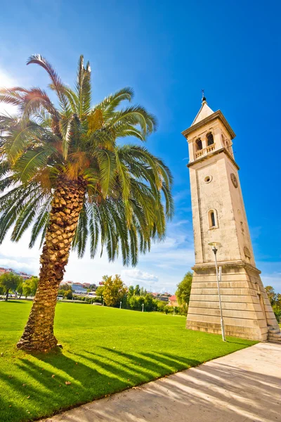 Torre de la iglesia del pueblo de Solin — Foto de Stock