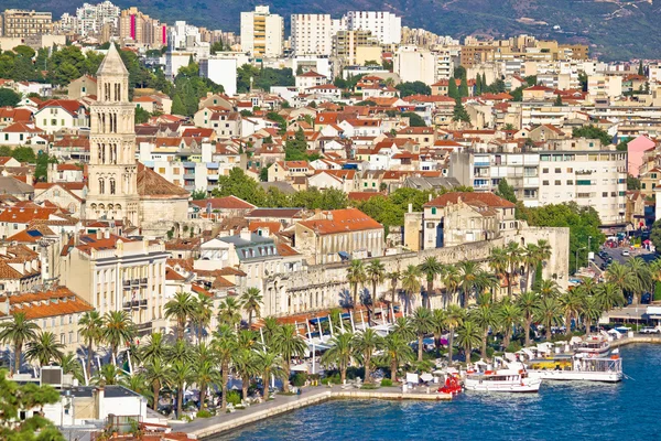 Riva Split waterfront en Paleis van Diocletianus bekijken — Stockfoto