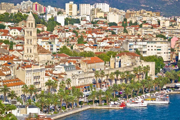 Vista del paseo marítimo de Split Riva y del palacio de Diocleciano — Foto de Stock