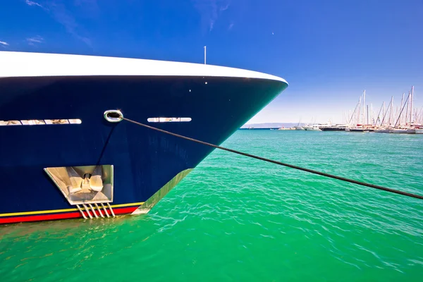 Luxury yacht prow view on colorful sea — Stock Photo, Image