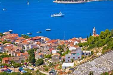 Vis kasaba ve bay havadan görünümü