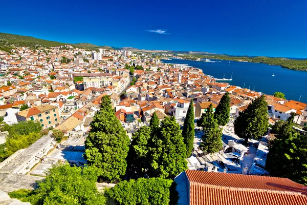 Adriatische stad van Sibenik luchtfoto — Stockfoto