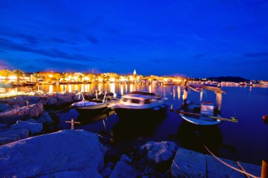 Pakostane su mavi akşam Manzaralı