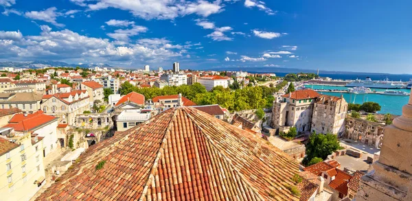 Starego podziału dachy panoramiczny widok — Zdjęcie stockowe