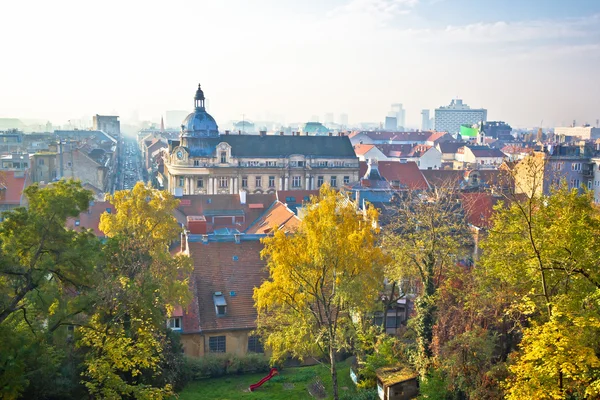 Zagreb horizonte otoño mañana niebla vista — Foto de Stock