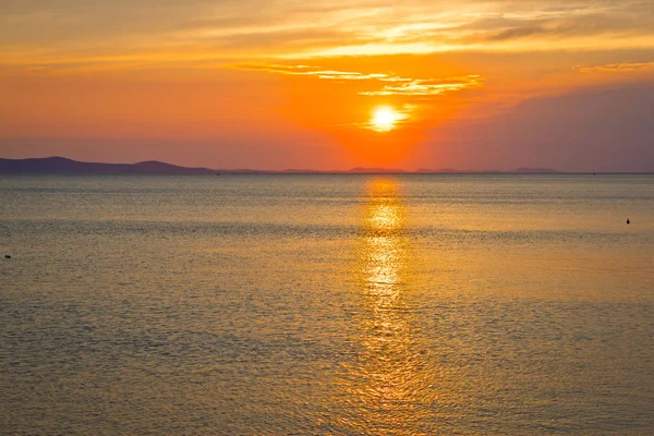 Tramonto epico sull'orizzonte marino — Foto Stock