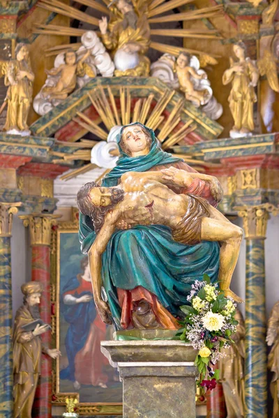 Mary en Jesus 16 eeuw standbeeld — Stockfoto