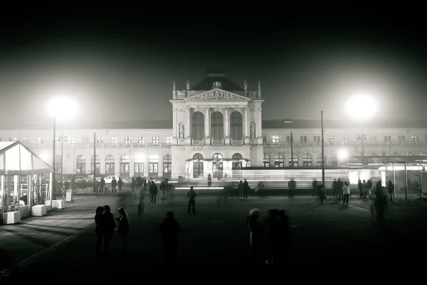 Центральный вокзал Загреба черно-белый вид — стоковое фото