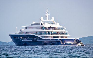 Anonymus lüks mega yat açık denizde