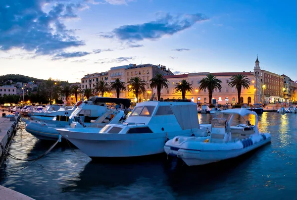 Vista de noche azul del puerto de Split — Foto de Stock